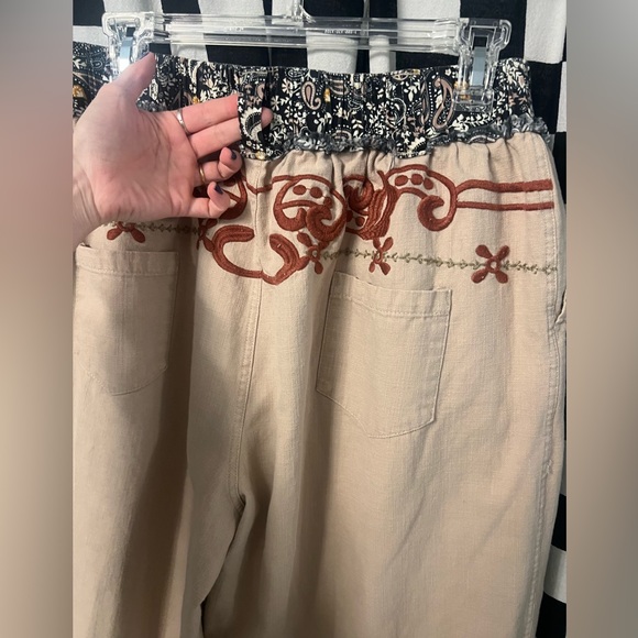 Blue Velvet whimsical embroidered joggers - Picture 16 of 16